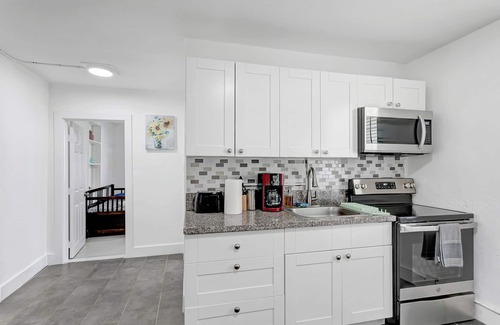 Pineapple Grove Arts District Appartement | Prime location, Pineapple district, walk to Atlantic, 1bd, pets