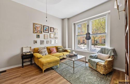Grand Boulevard Appartement | Prime Location Retreat 4 Bedrooms w Parking