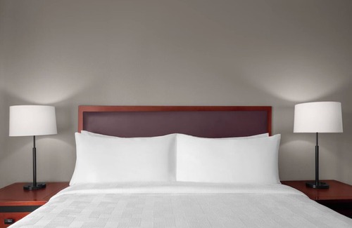 Downtown Hôtel | Prime Location! Room with Full Kitchen! Pets Allowed, Free Parking!