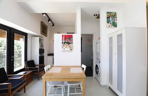 Tel Aviv Appartement | Prime location & Spacious 1 BR home in Tel Aviv Beach area