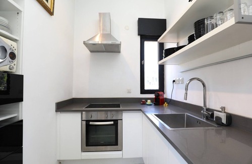 Tel Aviv Appartement | Prime location & Spacious 1 BR home in Tel Aviv Beach area