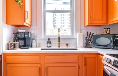 Short North Maison | Prime Location Top Rated Clean Parking Free