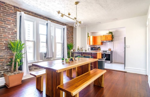 Short North Maison | Prime Location Top Rated Clean Parking Free