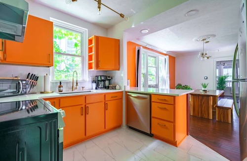 Short North Maison | Prime Location Top Rated Clean Parking Free
