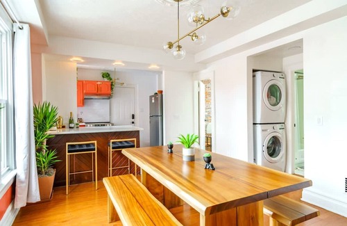 Short North Maison | Prime Location Top Rated Clean Parking Free