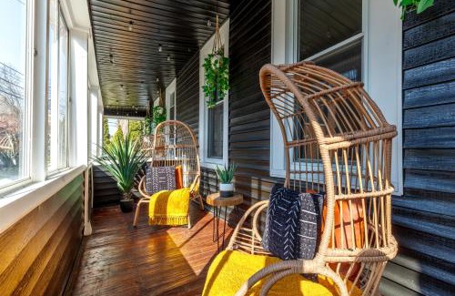 Italian Village Maison | Prime Location Top Rated Clean Parking Free!