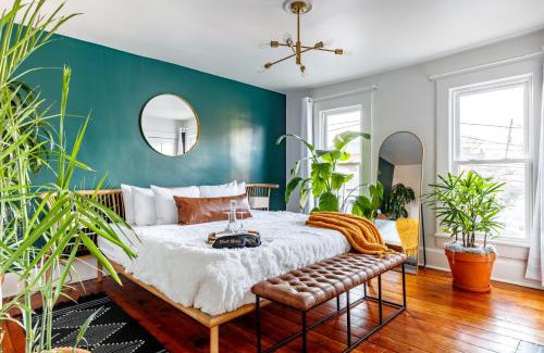 Italian Village Maison | Prime Location Top Rated Clean Parking Free!