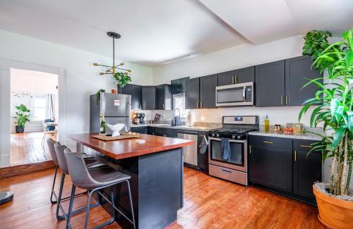 Italian Village Maison | Prime Location Top Rated Clean Parking Free!