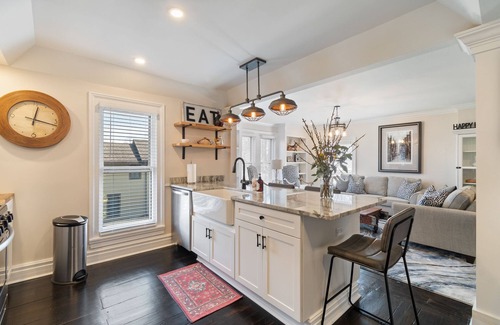 Pittsford Appartement | Prime Location, Walk Everywhere- Lux 2 Bedroom in Heart of Pittsford Village