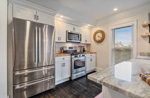 Pittsford Appartement | Prime Location, Walk Everywhere- Lux 2 Bedroom in Heart of Pittsford Village