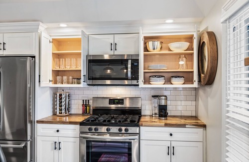 Pittsford Appartement | Prime Location, Walk Everywhere- Lux 2 Bedroom in Heart of Pittsford Village
