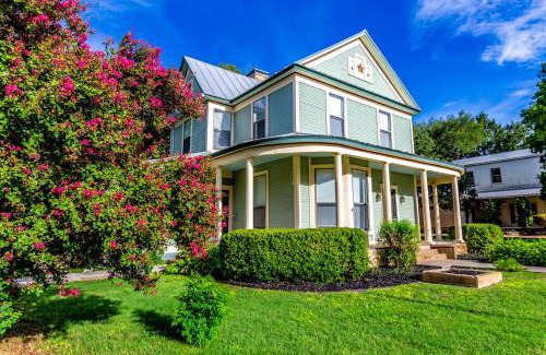 Johnson City Maison | Prime location-Walk to food, Bars and Wineries!