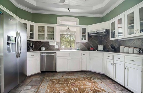 Johnson City Maison | Prime Location-walk to Food, Bars and Wineries!