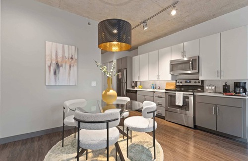 Downtown Chicago Appartement | Prime Loop Luxury + City & Train Views
