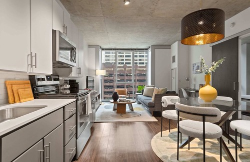 Downtown Chicago Appartement | Prime Loop Luxury + City & Train Views