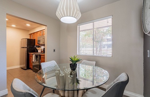 South Scottsdale Copropriété | Nouveau! Emplacement privilégié de la vieille ville de Scottsdale! Rez-de-chaussée avec terrasse. Piscine et bain à remous