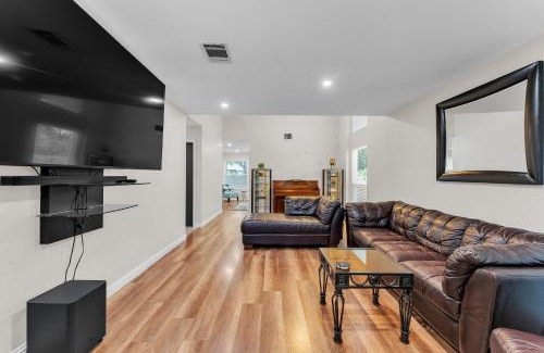 Greenslopes At Lake Creek Maison | Prime Round Rock, TX Getaway home