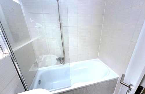 Corvin negyed Appartement | Prime Stay - Modern 3 Bedroom Family Apartment with Free Parking & Garden Terrace