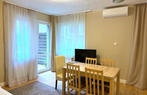Corvin negyed Appartement | Prime Stay - Modern 3 Bedroom Family Apartment with Free Parking & Garden Terrace