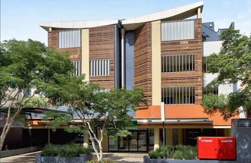Toowong Appartement | Prime Toowong 3BR Apt– Walk to Shops & Transport!