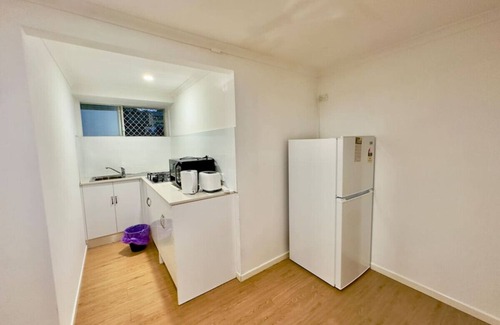 Macgregor Appartement | Prime1BR Near Transport & Retail
