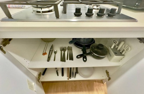 Macgregor Appartement | Prime1BR Near Transport & Retail