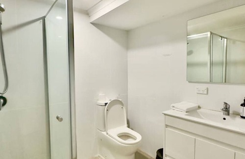 Macgregor Appartement | Prime1BR Near Transport & Retail