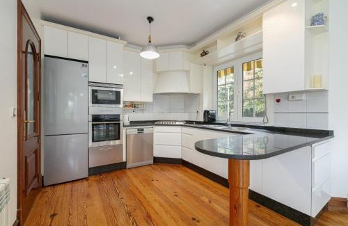 Baiona Appartement | Primera Planta casa con finca cerrada.