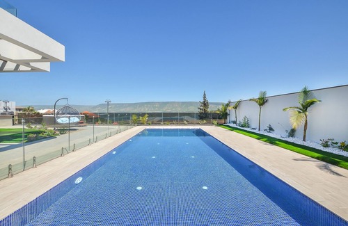 Kinneret Villa | Costumes de luxe Primor.