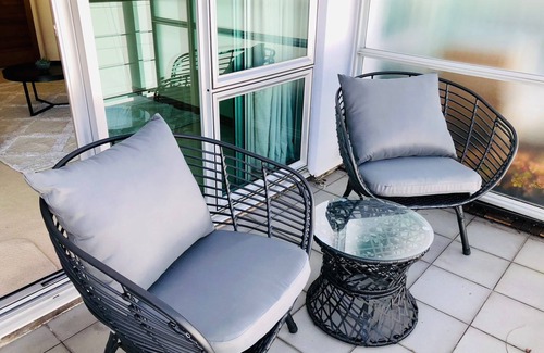 Auckland Central Business District Appartement | Prince Wharf: Standard suite w/ Balcony, Skytower view