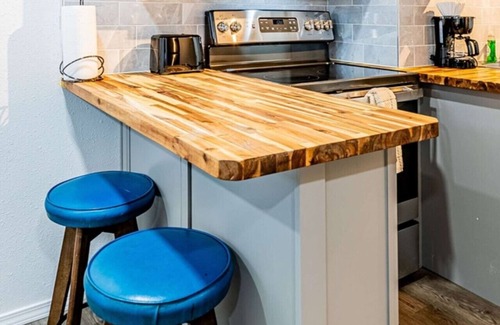 University Heights Appartement | Princeton Suite 12 Overlooking NobHill