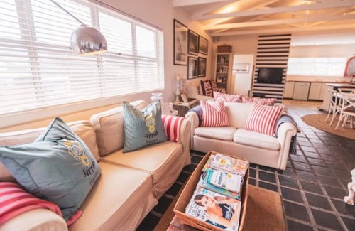 Pringle Bay Maison | Pringle Beach House - 2 minute walk to the beach