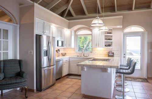Contant Farms Cottage | "Pristine 2bdrm/2bth, Epic Views, Generator, 5 Star reviews, Near Cruz Bay!"