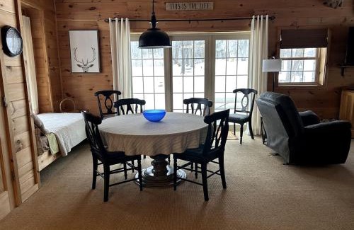 Naples Maison | Pristine and Cozy Cabin Rental Overlooking Pond near Rochester, New York