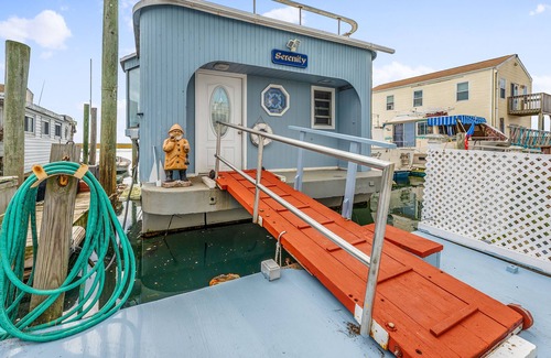 Seaford Location De Bateaux | Pristine Bayfront Houseboat