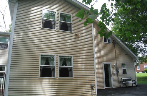McKownville Maison | Cape Cod immaculée sur le ruisseau - 4 chambres à coucher - 8 invités!