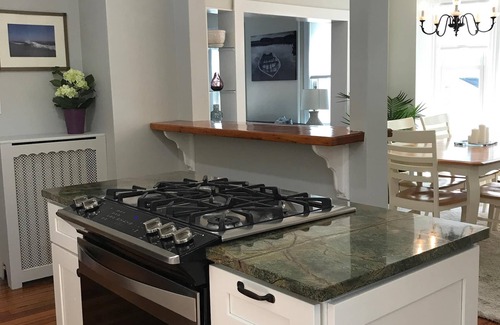 Bellevue Avenue Historic District Maison | New Pristine Home Prime Spot Beach / Town / Cliffwalk!