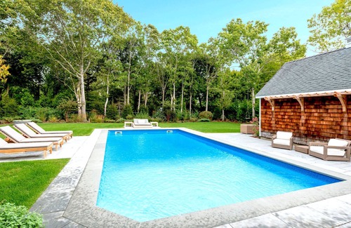 Quogue Maison | Pristine Quogue village home