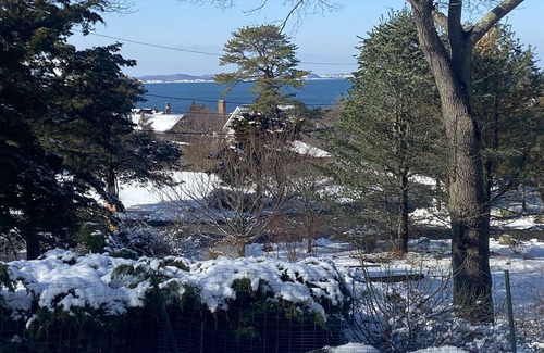 Gloucester Maison | Privacy and a water view, five minutes to a private beach.