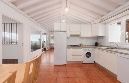 La Mancha Appartement | Piscine privée chauffée, vue sur la mer et le Teide, wifi, concierge à Villa [apt G]