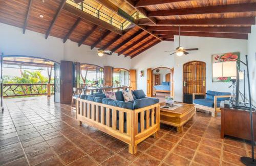 Matapalo Maison | Privacy-waterfall-pool-sleeps 8-near Beach