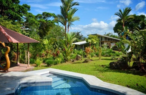 La Tigra Maison | Private 1-Acre Glass House Rainforest Estate!