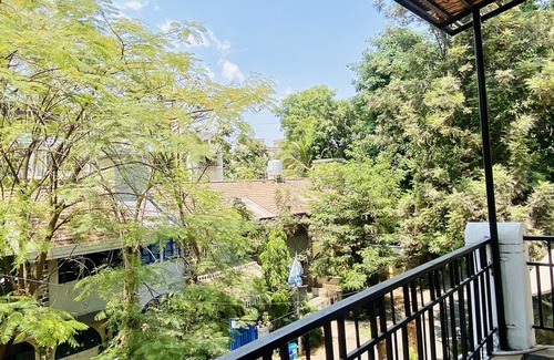 Kalyani Nagar Maison | Private 1 Air-conditioned Room Near Osho Ashram Pune