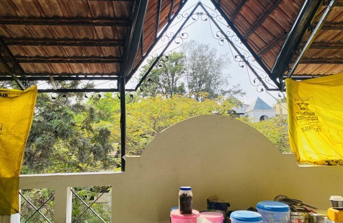 Kalyani Nagar Maison | Private 1 Air-conditioned Room Near Osho Ashram Pune