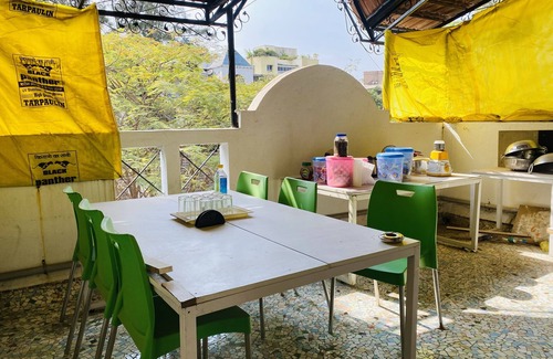 Kalyani Nagar Maison | Private 1 Air-conditioned Room Near Osho Ashram Pune