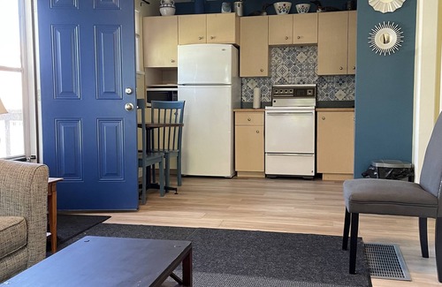 Thunder Bay Maison | Private 1 BDR Cottage on Scenic Riverside Sleeps 4. 10 Minutes From Airport.