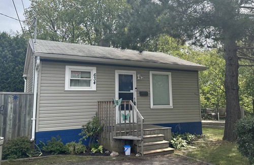 Thunder Bay Maison | Private 1 BDR Cottage on Scenic Riverside Sleeps 4. 10 Minutes From Airport.