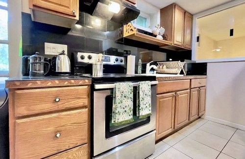 Upper Brookville Appartement | Private 1 bedroom apartment by the pool.