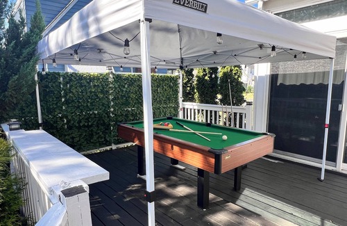 Manville Appartement | Private 1 room and bathroom access to pool table,Netflix,outdoors hot-tub,gazebo