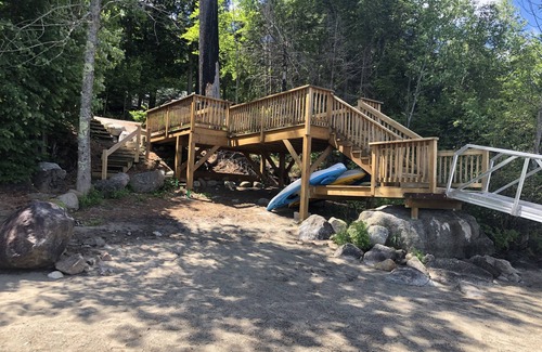 Adirondack Maison | Plage privée de 100 pieds - Nouveau quai, kayaks, SUP - équipements modernes, vue magnifique!